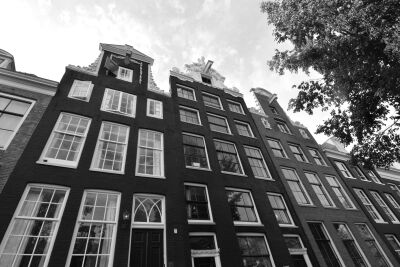 Grachtenpanden aan de Reguliersgracht in Amsterdam | zwart/wit