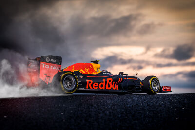Max Verstappen RB12 - RedBull Racing F1 burnout