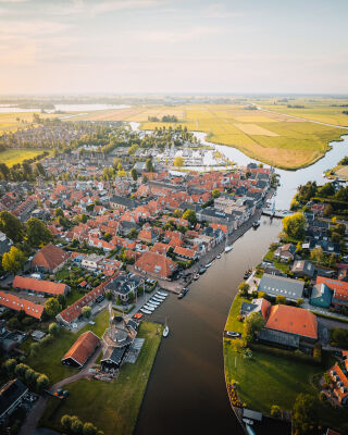Drone foto van Woudsend, dorp in Friesland