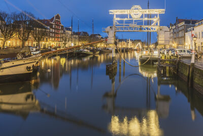 Haven van Dordrecht in de avond