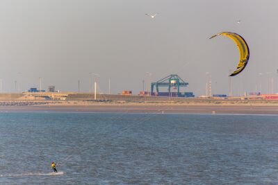 Vliegeren met zicht op Zeebrugge