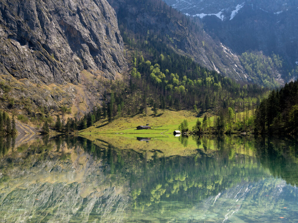 De Obersee is een meer in de Berchtesgadener Alpen in Beieren. Aan de overkant ligt de Fischunkelalm