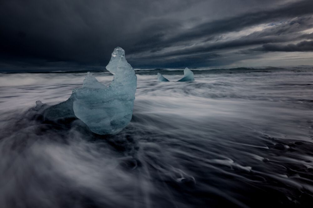 IJsblokken van het gletsjermeer in zee