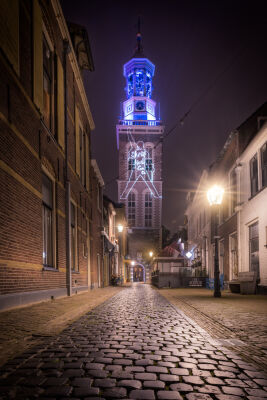 De nieuwe toren van Kampen in de avond