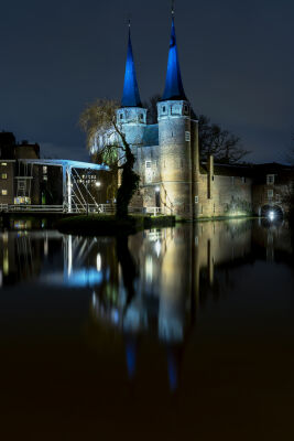 Delft Oostpoort reflected
