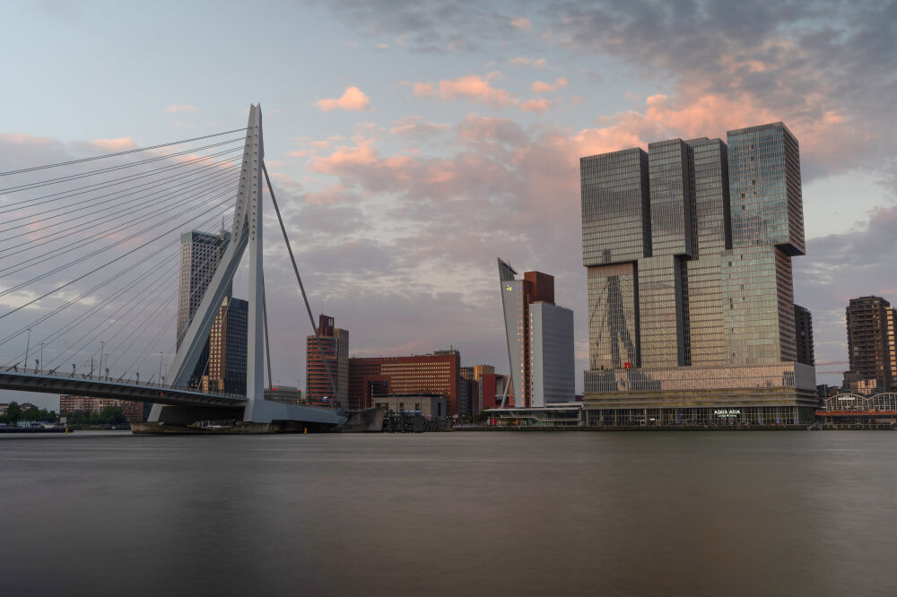 Ondergaande zon Rotterdam Skyline