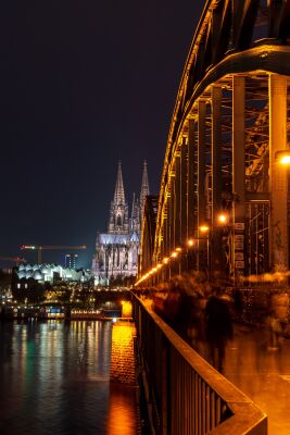 De kathedraal van Keulen en brug