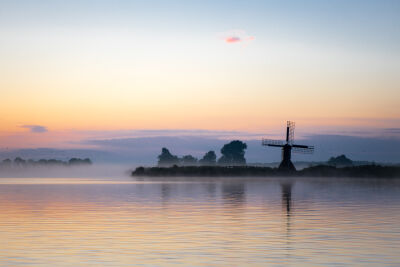 Prachtige zonsopkomst bij Grou in Friesland