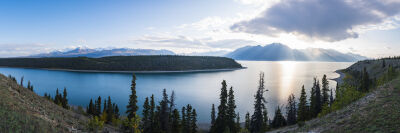 Kluane Lake Yukon, panorama meer met wolk