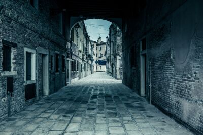Een doorkijkje in de straten van Venetië