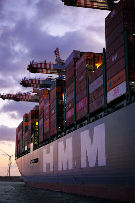 Containerschip Rotterdam at Sunset
