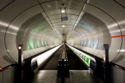 Metro tunnel Wilhelminaplein Rotterdam 'Mind your Step'