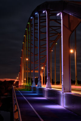 Wilhelminabrug in Deventer in regenboogkleuren
